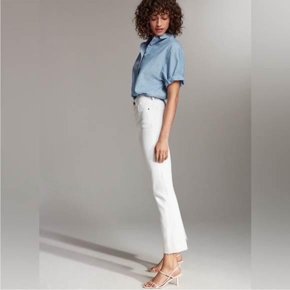 SOLD // Aritzia Denim Forum The Bailey High Rise Crop Flare White Size 25 #73271 - Picture 2 of 10